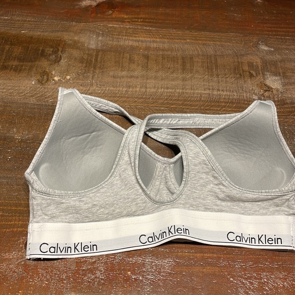 Calvin Klein woman’s sports bra new - Picture 2 of 3